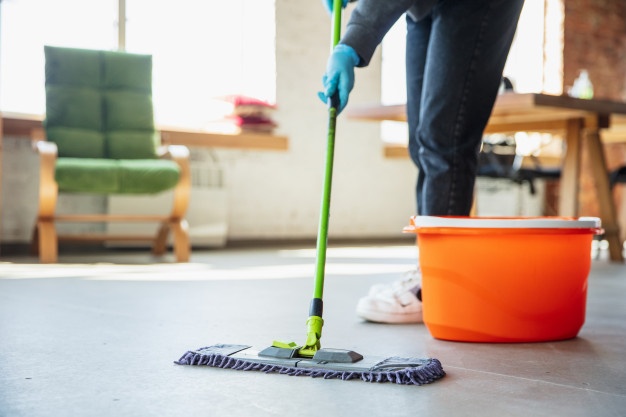 Ekologiczne sprzątanie w domu – jak to robić? Poznaj pomocne ebooki!