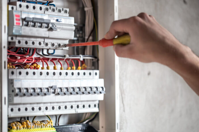 Wymiana instalacji elektrycznej – kiedy trzeba to zrobić? Koszt wymiany i zakres prac