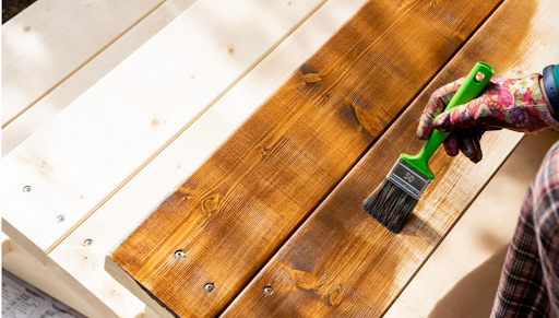 Sposób na piękny garaż: jak zakonserwować garaż drewniany?