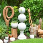 Różnorodne ozdoby do ogrodu DIY z betonu, drewna i materiałów z recyklingu